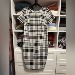 Motherhood dress size medium